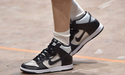 COMME des GARÇONS HOMME PLUS x Nike 联名 Dunk High 鞋款释出