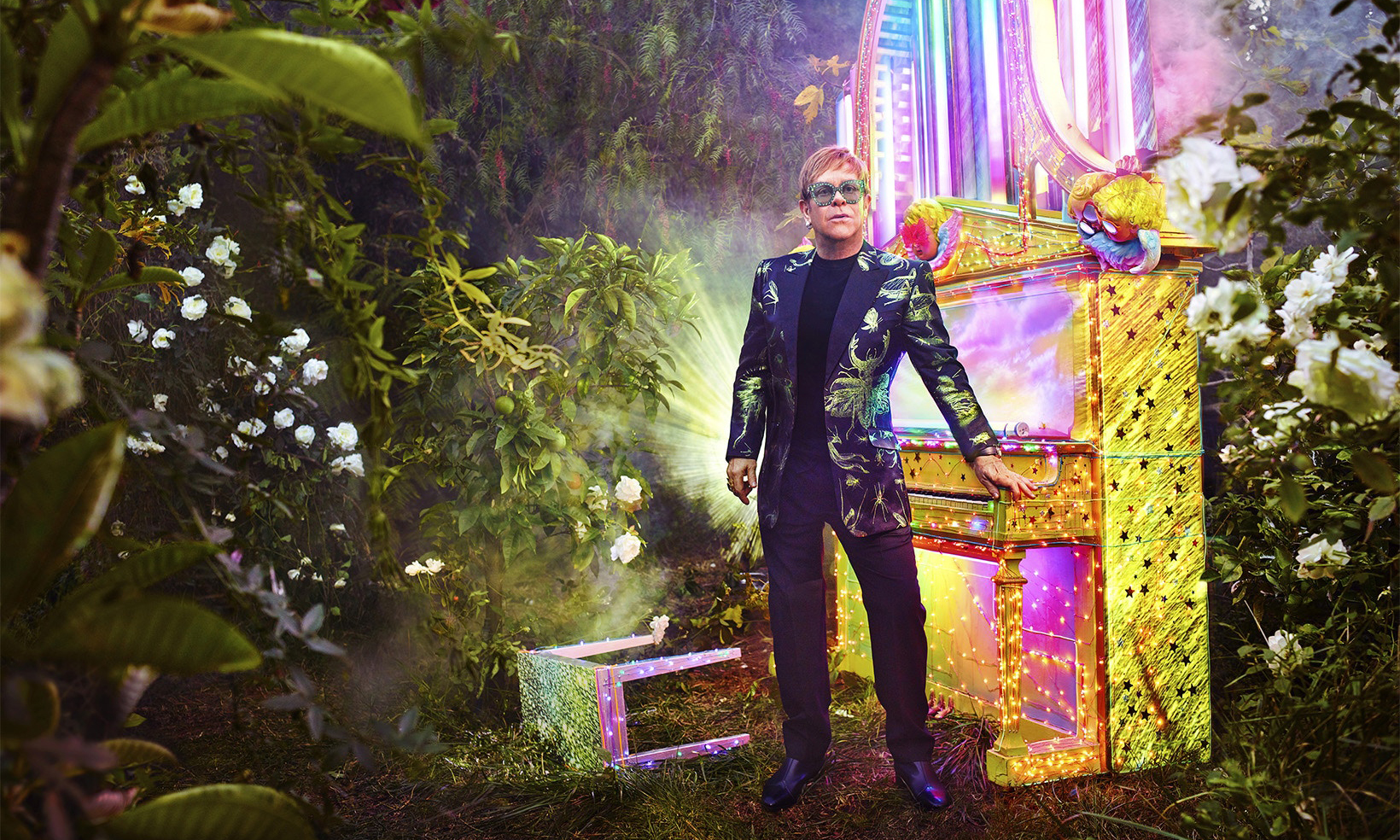 Gucci 为 Elton John 谢幕巡演打造专属服装