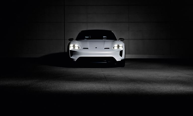 Porsche 发布全新概念电动车 Mission E Cross Turismo