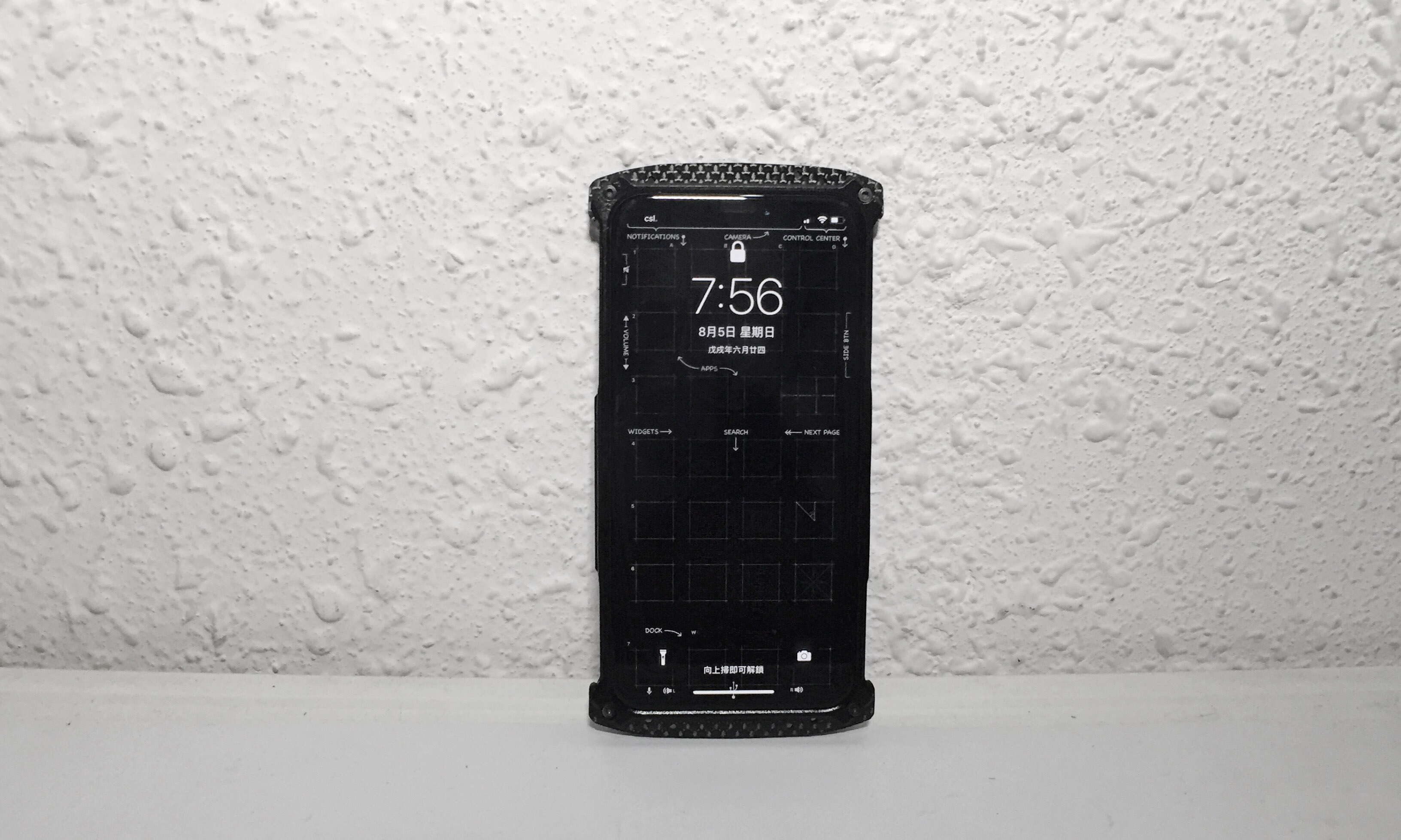 Ziv 用四驱车的纤维板制作了一款 iPhone X 手机壳