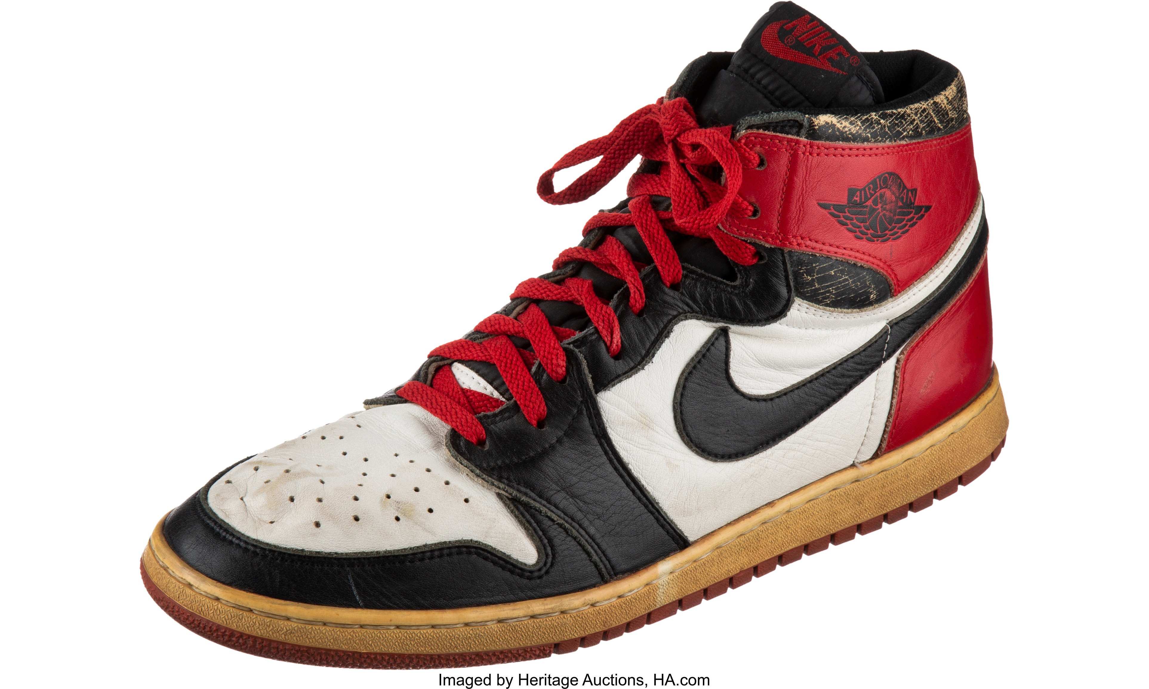Sneaker 瑰宝，乔丹新秀赛季亲着 Air Jordan I “黑脚趾” 正在拍卖
