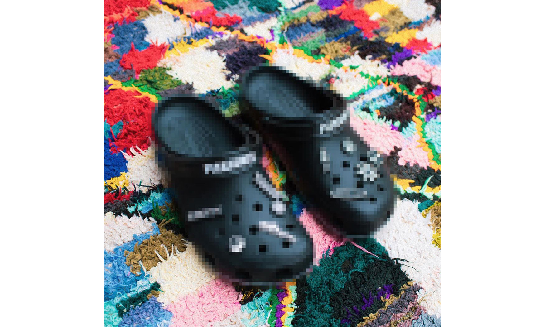 PLEASURES x Crocs 第二季联名“洞洞鞋” 即将发布