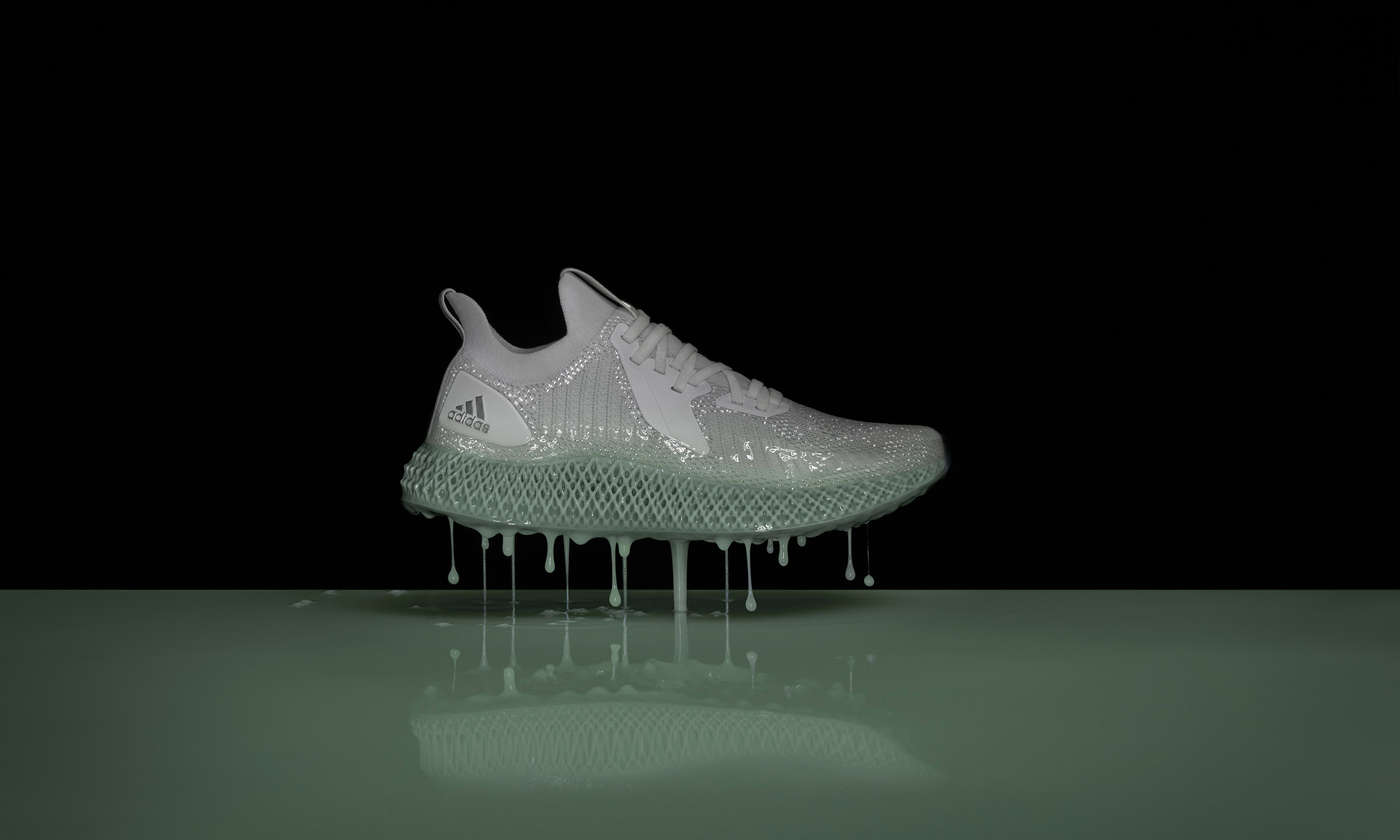 闪耀都市夜晚，adidas 打造 ALPHAEDGE 4D Reflective 跑鞋
