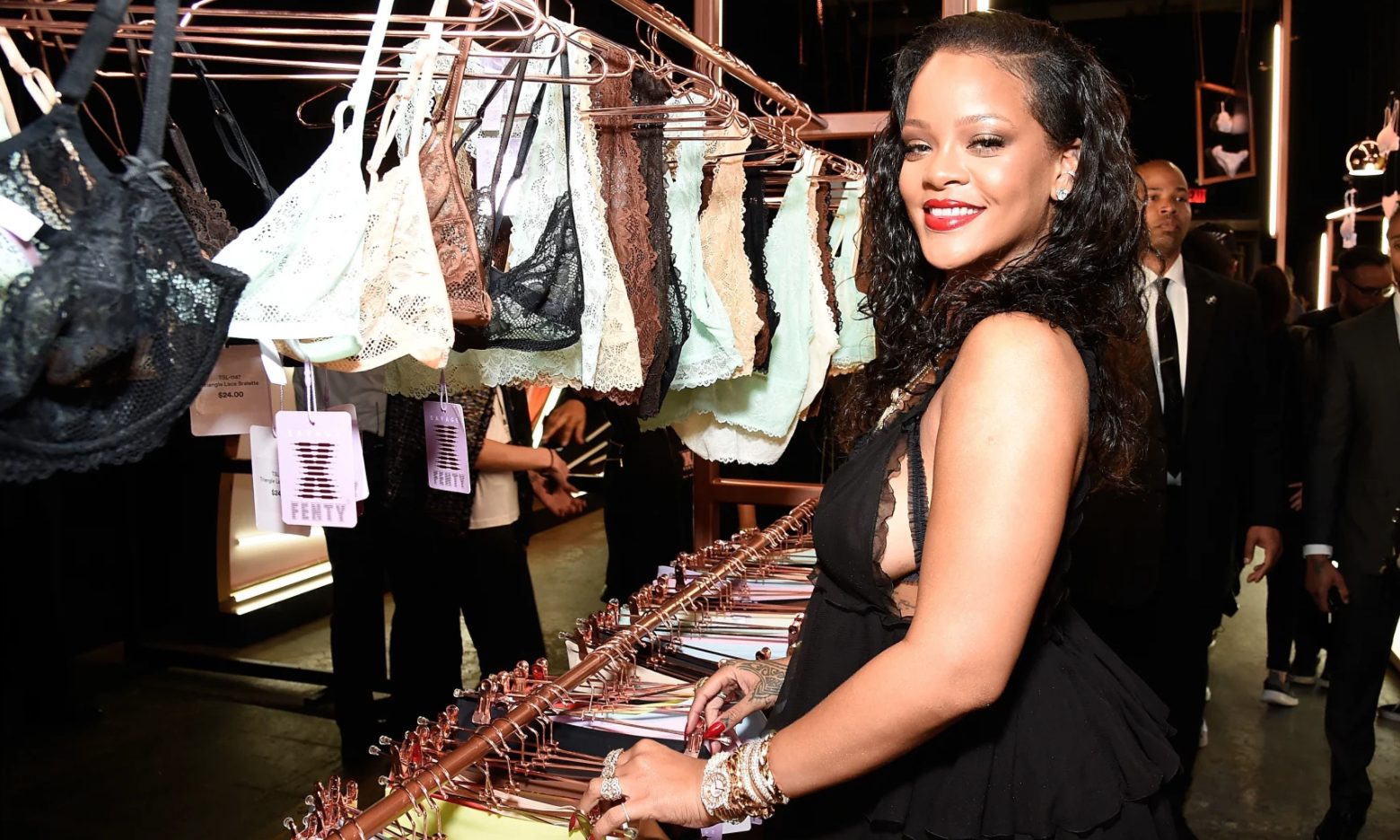Rihanna 内衣品牌将于明年开设首家实体店