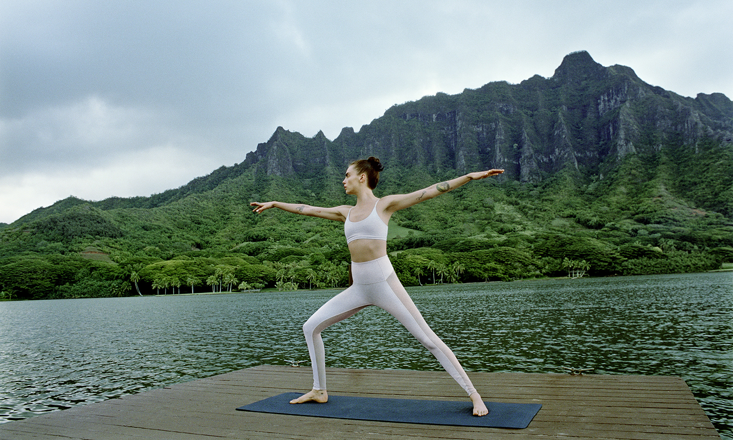 彪马与全球品牌代言人 Cara Delevingne 合作推出 PUMA EXHALE 高端瑜伽系列