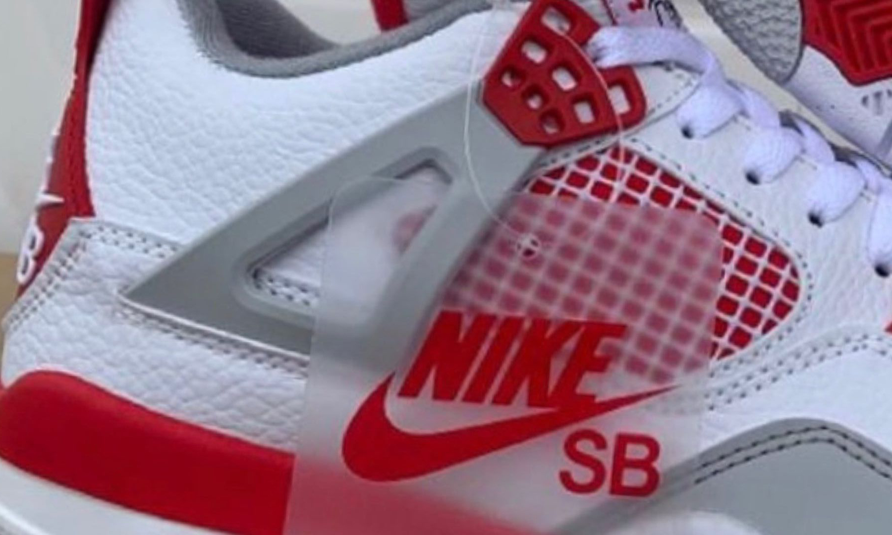 Nike SB x Air Jordan IV 细节曝光