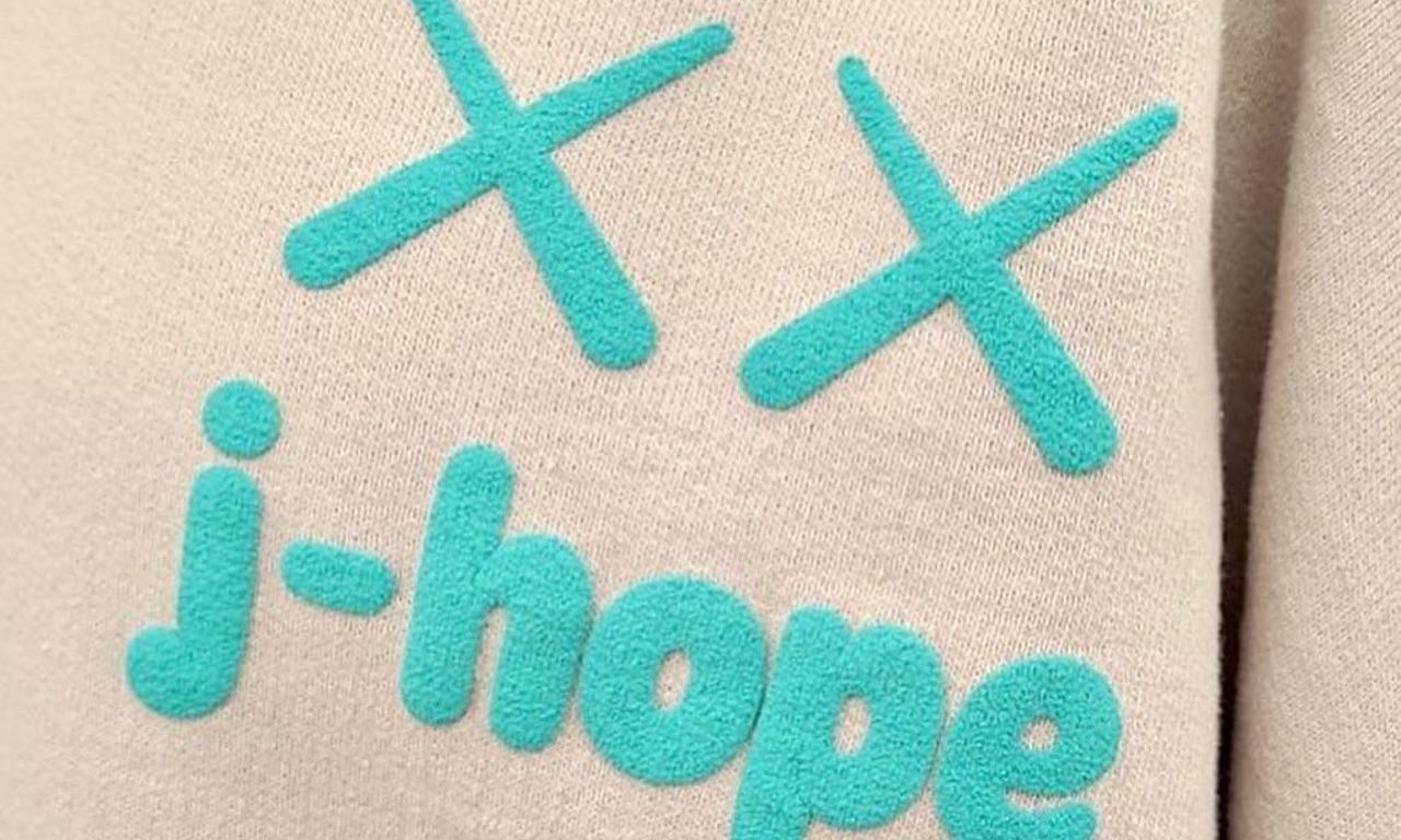KAWS 联手 BTS 成员 J-HOPE 推出联名卫衣