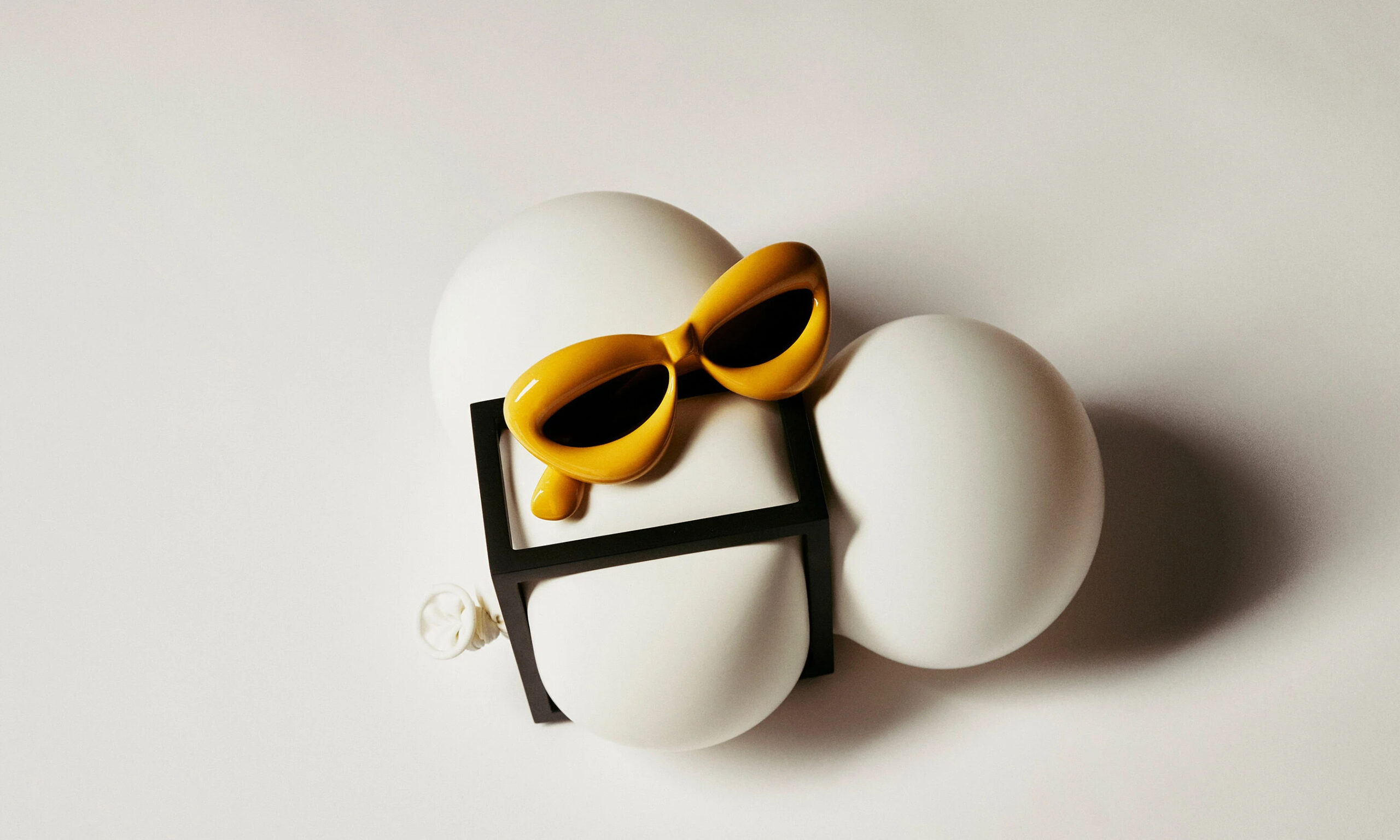 LOEWE 2022 秋季女装充气型太阳眼镜现已发售
