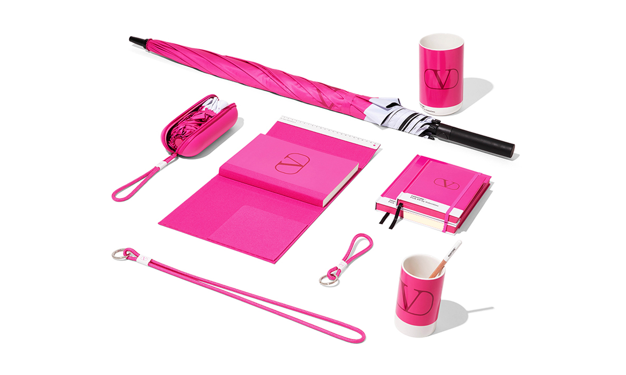 Valentino 携手 Pantone 推出「Pink PP」限量单品