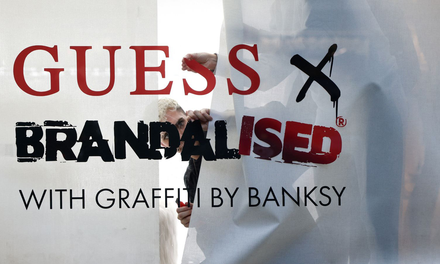 Banksy 和 Guess 正在卷入一场争议当中...