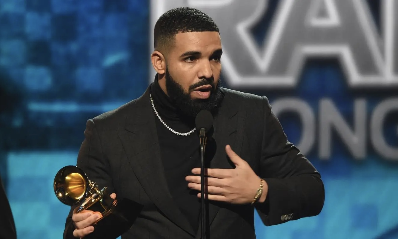霸榜，Drake 第七次获得 Billboard 年度嘻哈歌手荣誉