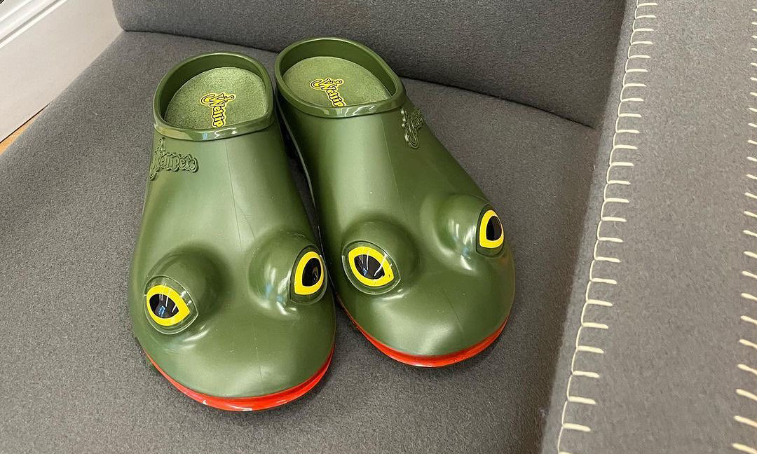 奇异画风回归，JW Anderson 释出青蛙鞋新品