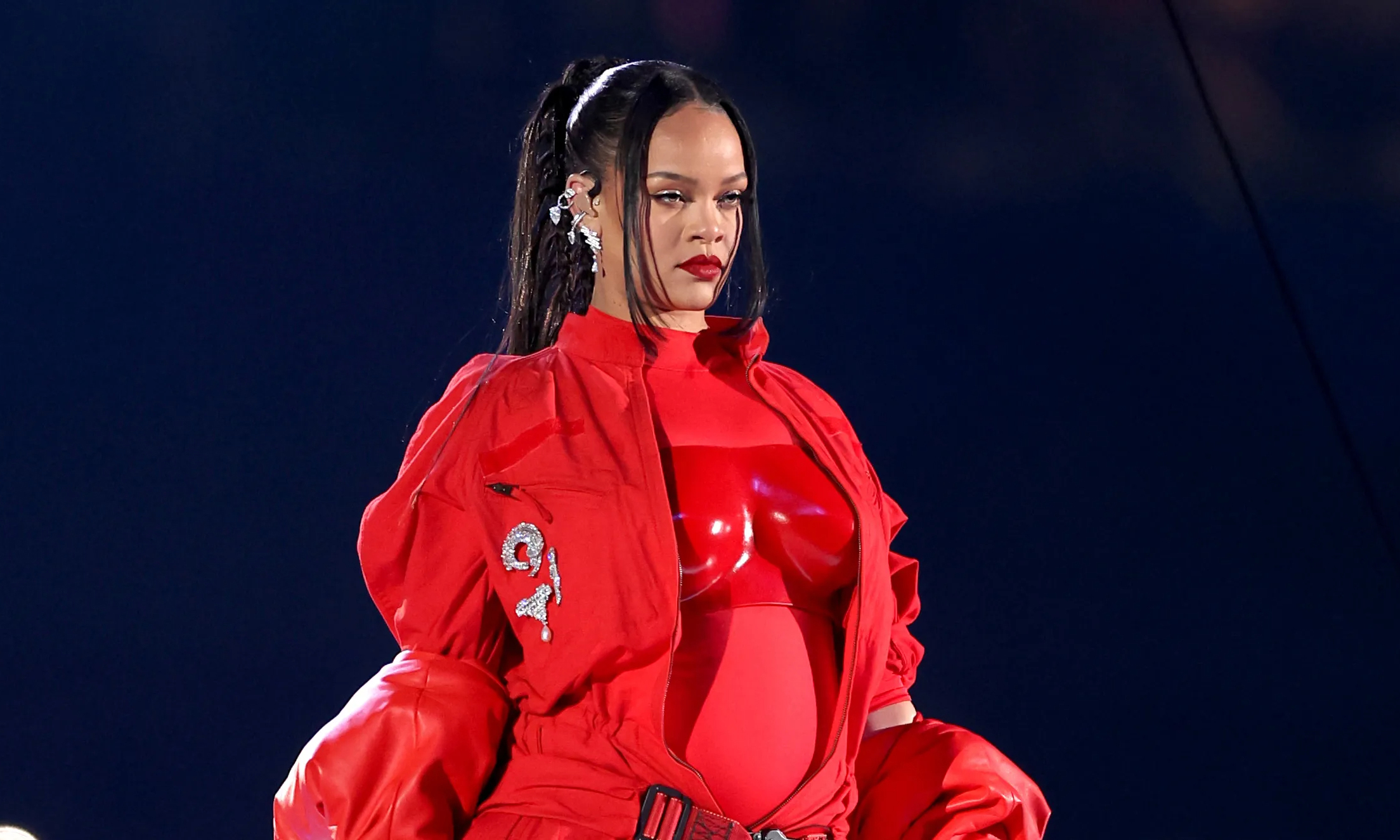 得多有「才华」才能包办 Rihanna 的超级碗舞台造型？
