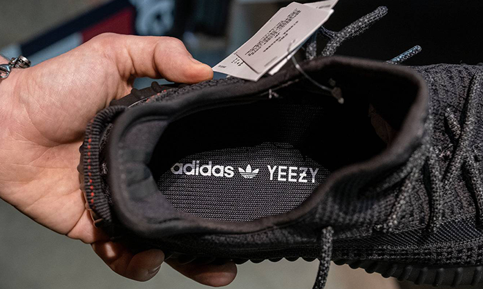 未售出的 Yeezy 鞋款将导致 adidas 12.9 亿美元的收入损失