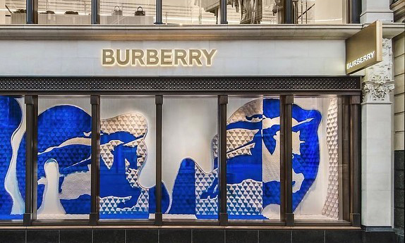 SUB STUDIO 参与 BURBERRY 伦敦门店的橱窗设计