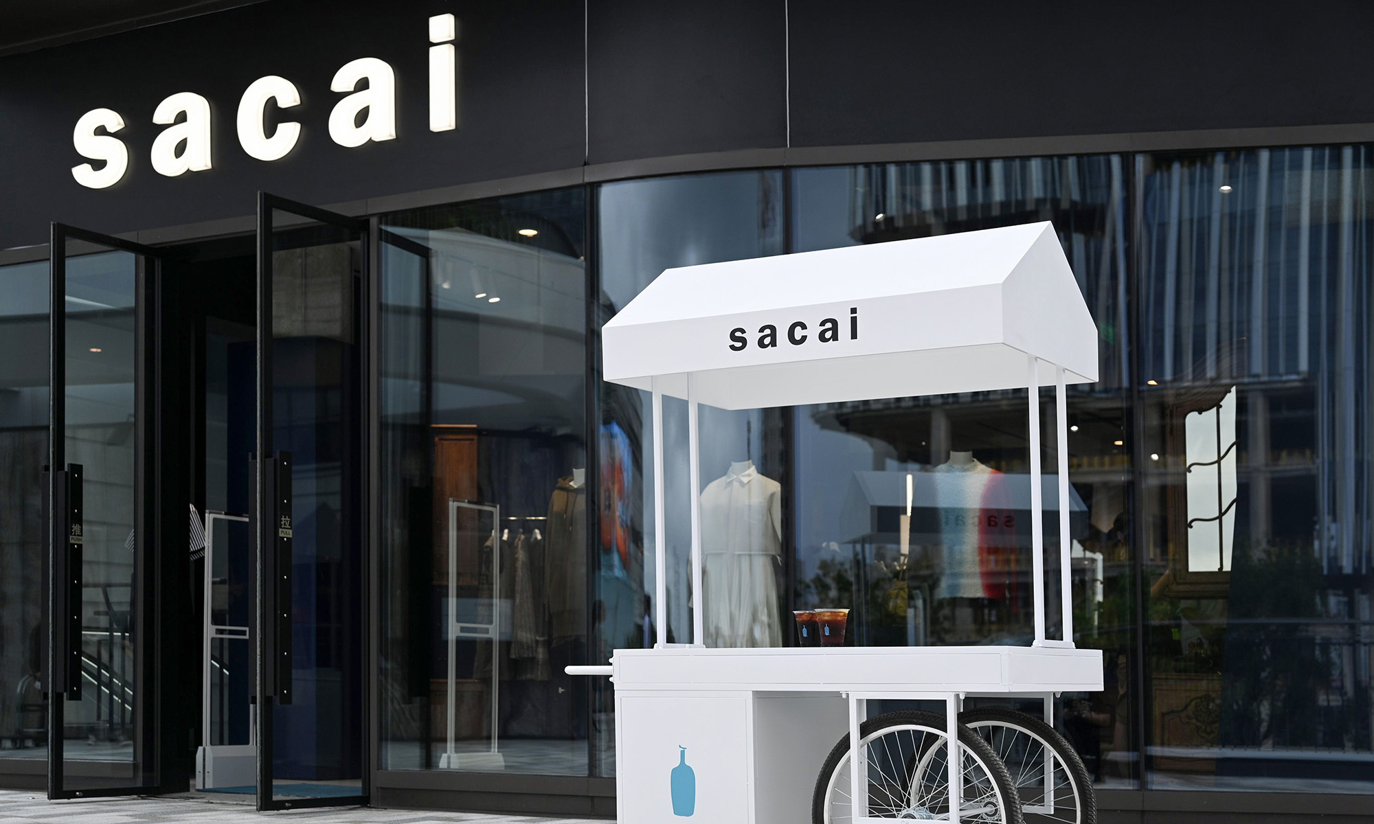 城市限定系列释出，sacai 携手蓝瓶咖啡推出迷你咖啡站