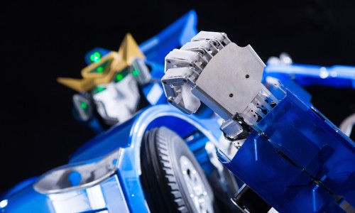 世界首架真正可动的「变形金刚」面世