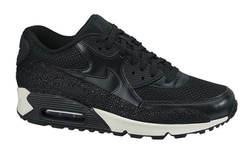 奇异新材质，Nike 推出 Stingray 系列鞋款