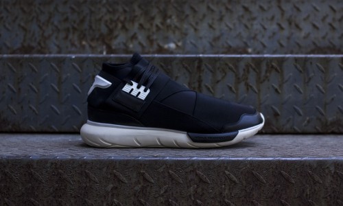 原地踏步？Y-3 2015 春夏 QASA HIGH 黑白配色细览
