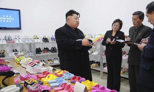 有钱你也买不到！金正恩视察平壤鞋厂图片流出
