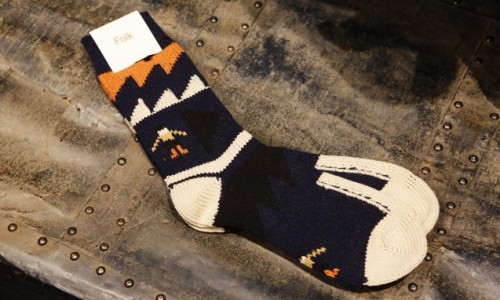 冬日的时尚细节，Folk 彩色花纹羊毛袜