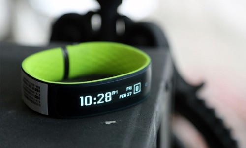 Under Armour x HTC Grip 运动智能手环发布