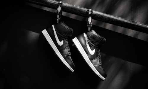 气质简约，Air Jordan 1 High OG Strap 黑白配色