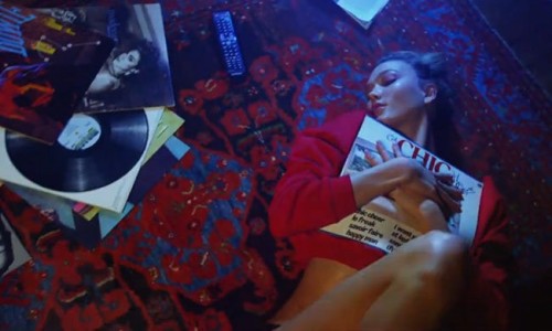 Karlie Kloss 参与拍摄 CHIC 全新单曲《I’ll Be There》音乐录影