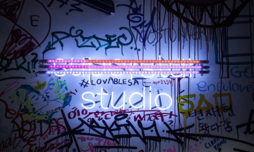 adidas Originals 首尔旗舰店打造「Supercolor」主题涂鸦室