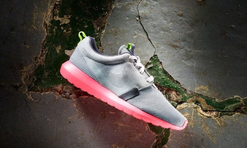 Nike Roshe Run NM FB 全新「Hot Lava Sole」配色鞋款