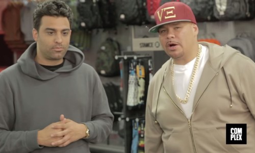 仍旧学他舔鞋底么？还是一起和 Fat Joe 逛鞋店吧