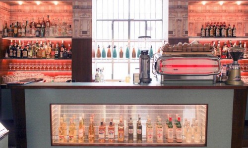 造访 Fondazione Prada 米兰总部 Wes Anderson 打造的「Bar Luce」