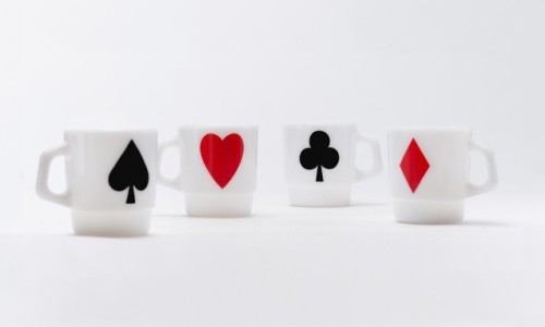 FireKing 推出复刻纸牌元素牛奶杯