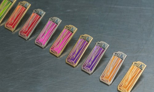 Pintrill x Naturel “Luxury Lighters” 联名襟章系列