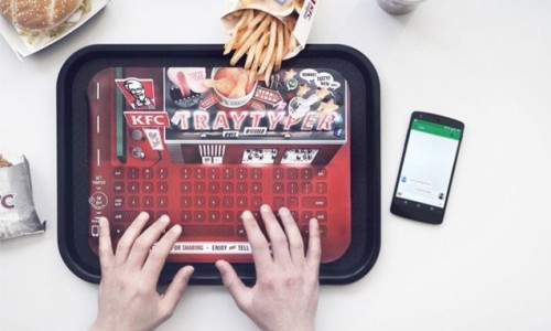 边吃鸡腿边回短信， KFC 推出 Tray Typer 键盘餐垫