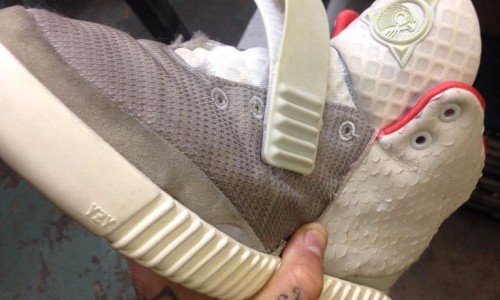 在风中凌乱，Nike Air Yeezy II 与 adidas Yeezy 750 Boost “合体”