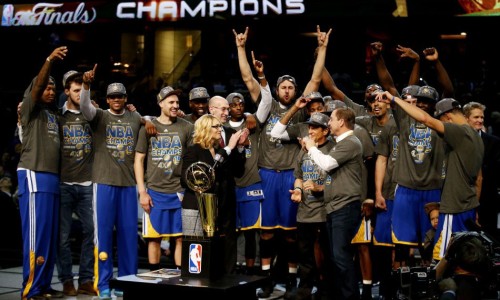 金州勇士队问鼎 2014-2015 赛季 NBA 总冠军