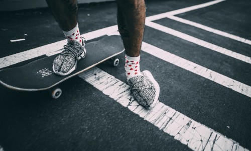 《Jenkem》杂志拍摄「SKATE & DESTORY...THE YEEZY 350」滑板视频