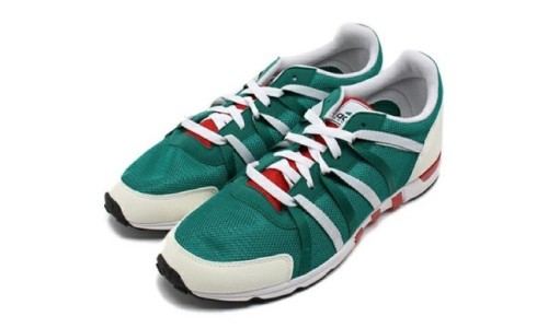 adidas 复刻推出 EQUIPMENT RACING 93 鞋款