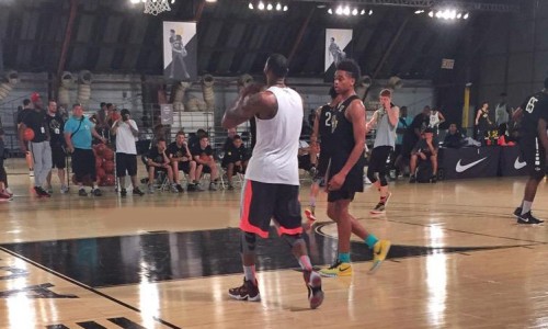 皇帝的新靴？LeBron James 疑似率先示范 Nike LeBron 13