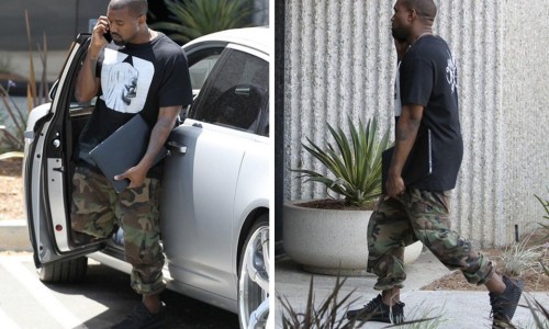 Kanye West 完美示范 Yeezy 350 Boost 黑色版本