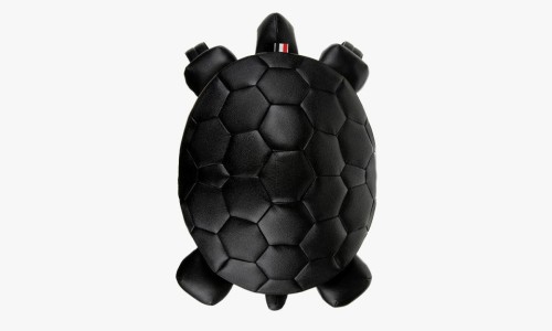 Thom Browne 打造「Turtle & Whale」包款