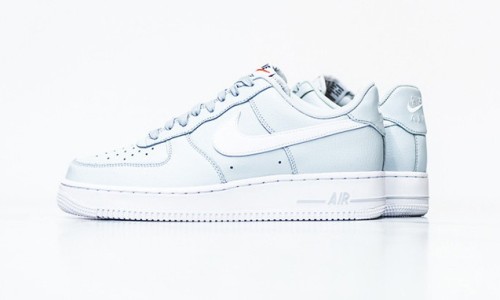 Nike Air Force 1 '07 “Pure Platinum” 配色