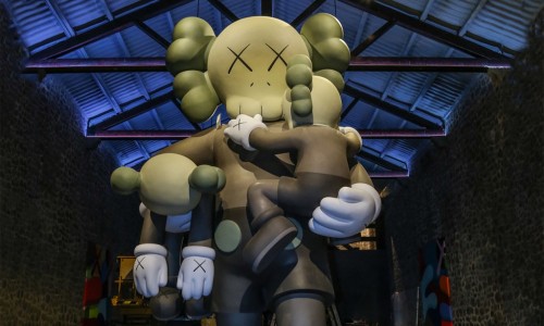 KAWS「CLEAN SLATE」展览移至西班牙 Las Salinas 举办