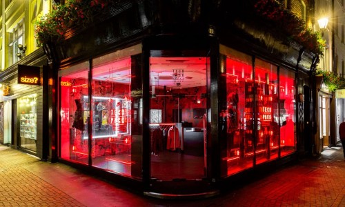 Nike x size? 伦敦开设「Tech Pack Base」Pop-Up 期间店铺