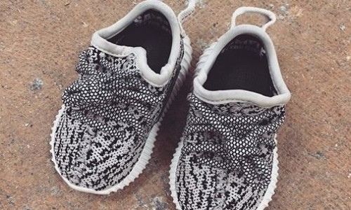 未出生便拥有，Kim Kardashian 晒出婴儿特制 Yeezy 350 Boost