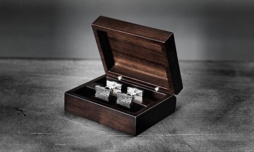 奢华男装品牌 BRIONI 70 周年限定版钻石袖扣