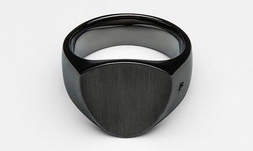 Tom Wood 释出 All-Black 限量珠宝系列