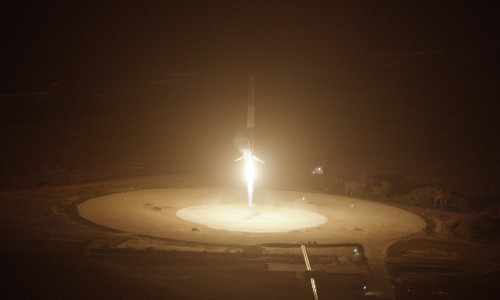 人类科技里程碑！SpaceX 成功发射 Falcon 9 火箭并完成一级火箭回收