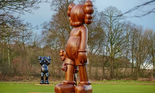 KAWS 英国 Yorkshire Sculpture Park 艺术展一览 